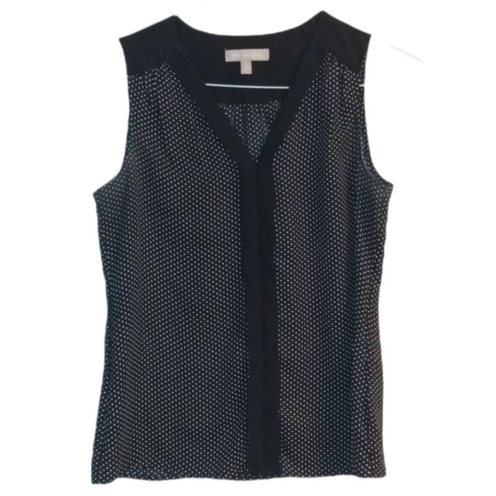 Banana Republic Black & White Polkadot Top . 🖤🤍😍